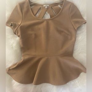 Guess Fit And Flare Flattering Short Sleeve Tan Color Size S✨